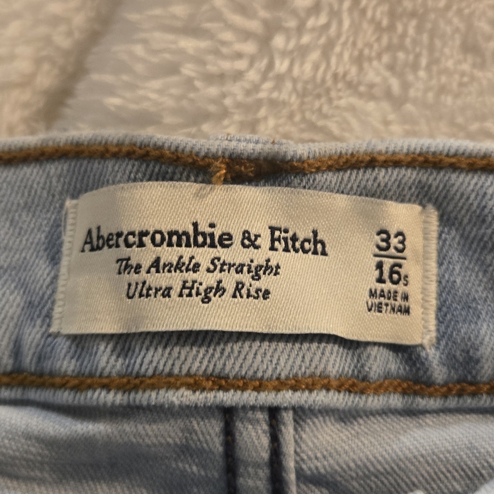 Never Worn Ultra High Rise Ankle Straight Abercrombie & Fitch Jeans - Picture 4 of 5